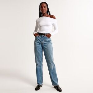 NWT - Abercrombie - Curve Love - Ultra High Rise 90s Straight Jean - Medium